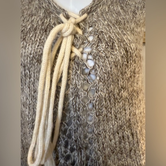 MKM Designs Knitted Poncho Tie Collar Large Retro Boho Hippie Tan VINTAGE - Picture 4 of 7